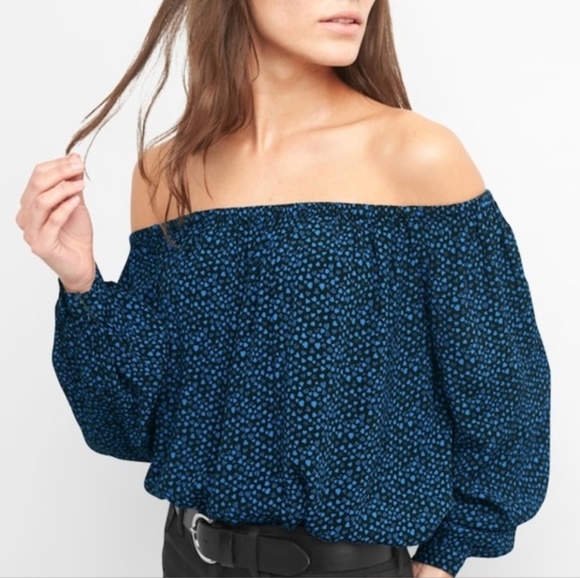 GAP Tops - GAP Heart Pattern Off-the-Shoulder Blouse